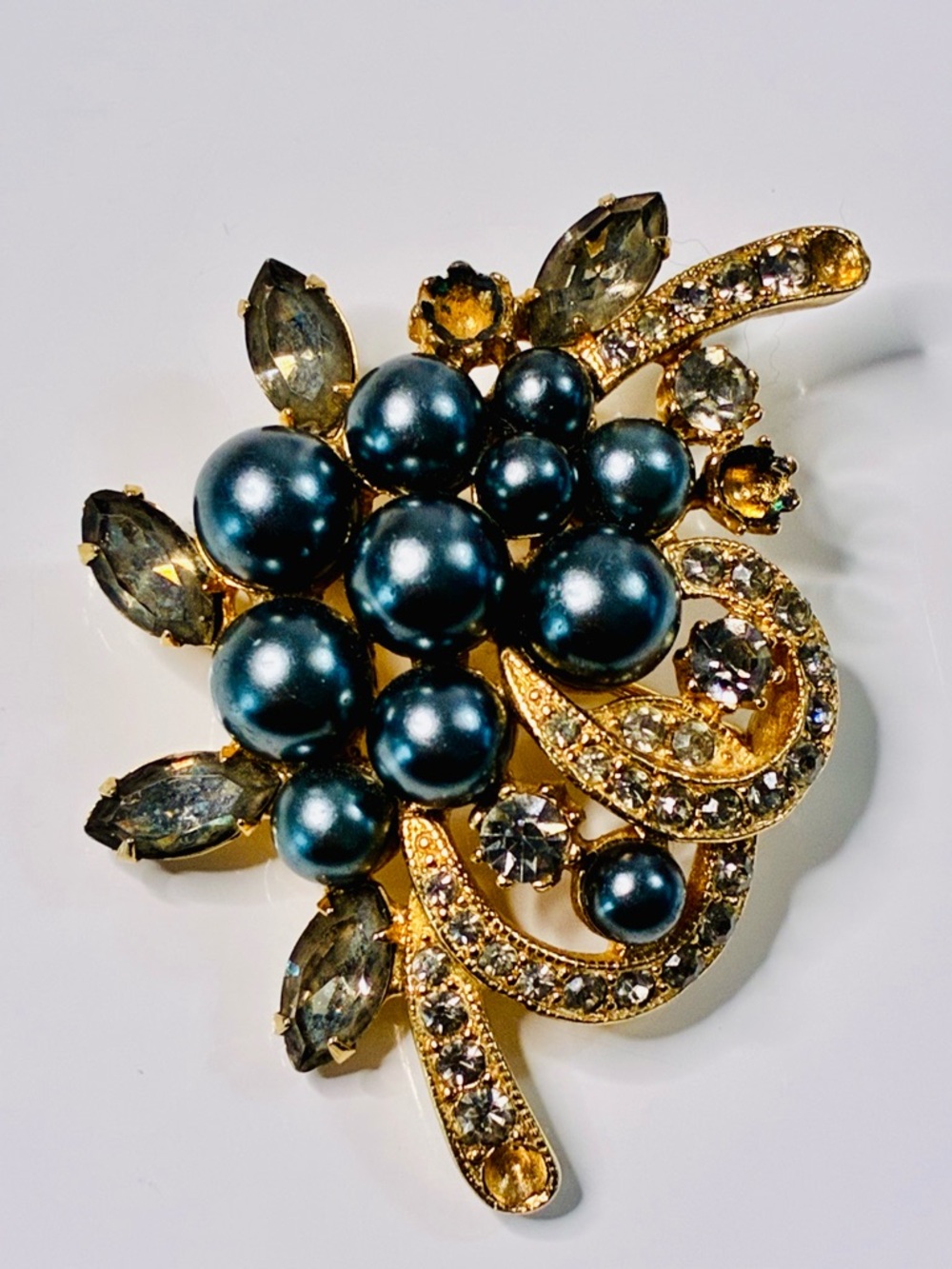 VTG Eisenberg Gold-Tone Blue Black Pearl Cluster Floral Brooch w/Crystal Accents